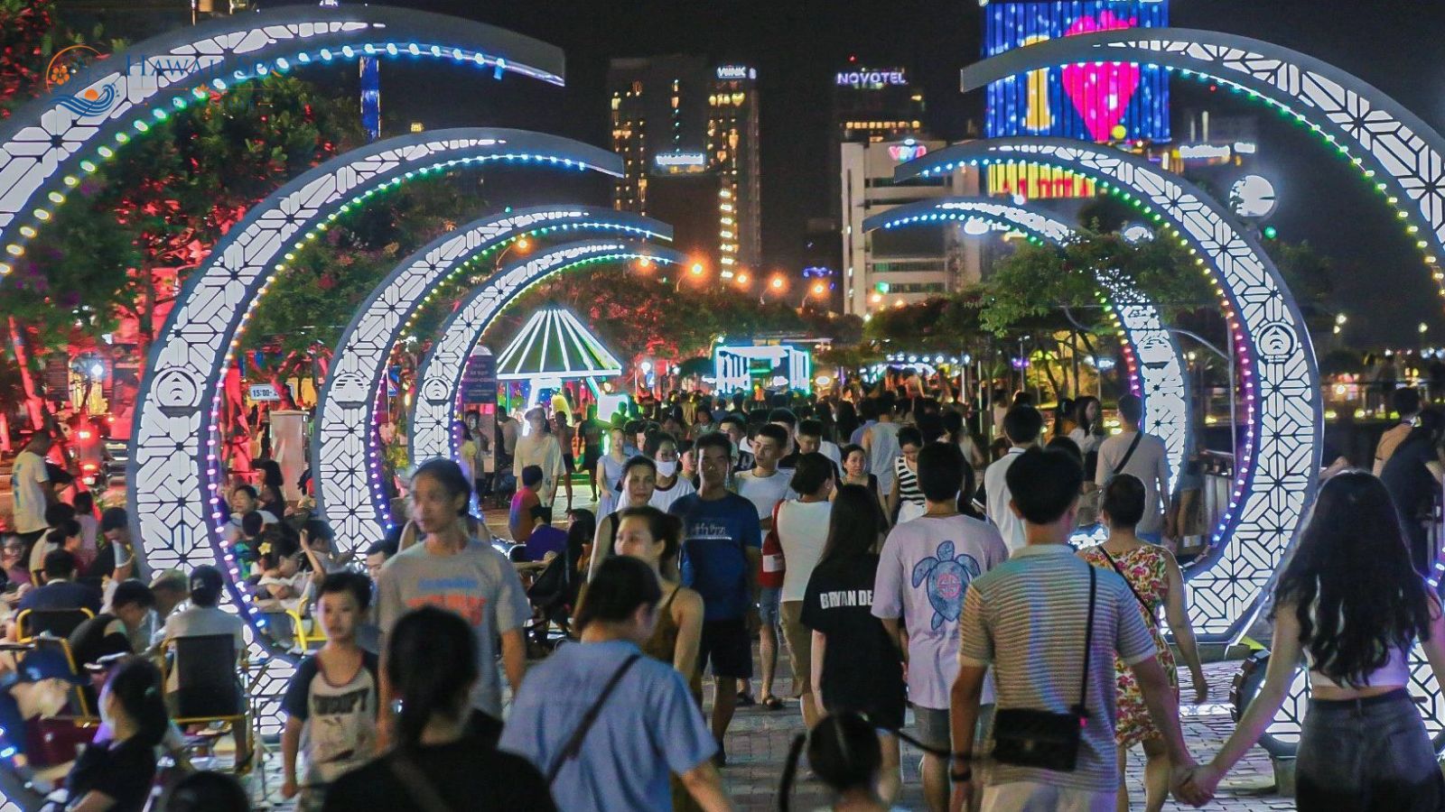 Bach Dang Walking Street